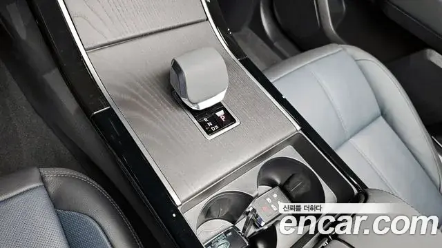 Land Rover Range Rover Velar 2024 — ფოტო 15/20