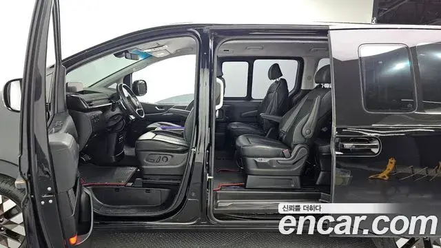 Hyundai Staria 2023 — ფოტო 19/20