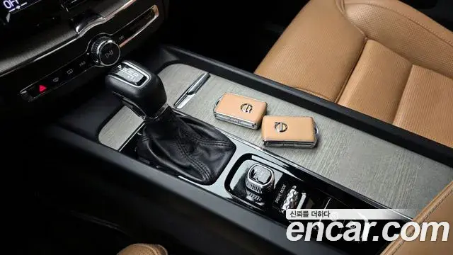 Volvo XC60 2019 — Фото 9/20