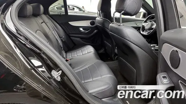 Mercedes-Benz C-Class 2018 — Şəkil 18/20