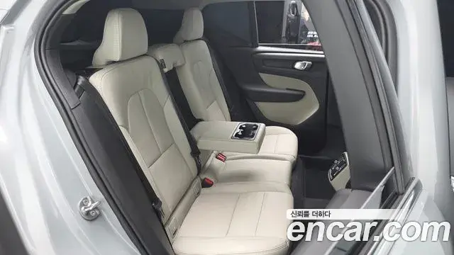 Volvo XC40 2024 — ფოტო 14/21