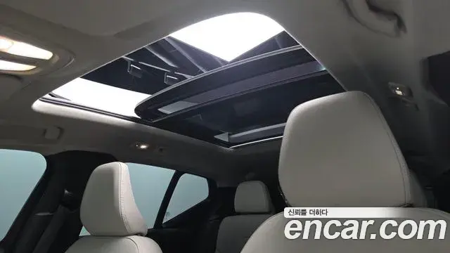 Volvo XC40 2024 — ფოტო 18/21