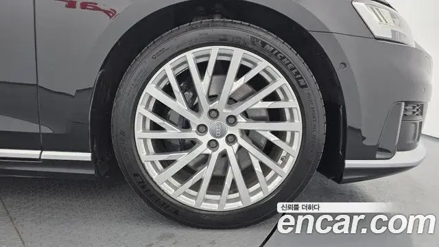 Audi A8 2019 — Şəkil 17/20