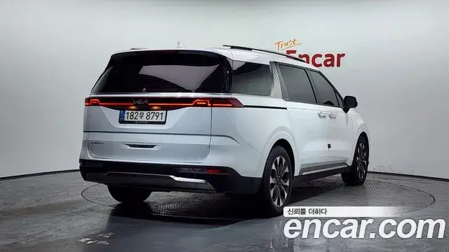 Kia Carnival 2023 — Фото 1/20