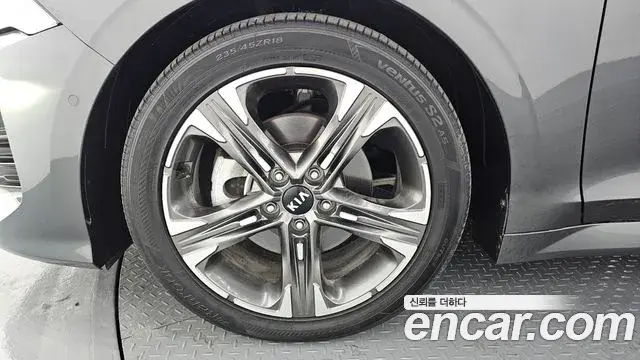 Kia K5 2021 — ფოტო 15/20