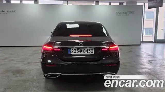 Mercedes-Benz E-Class 2021 — ფოტო 8/17