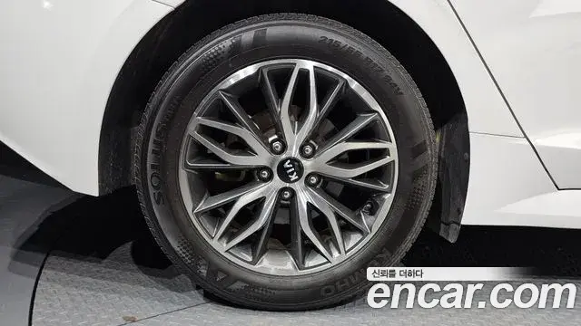 Kia K5 2021 — ფოტო 13/20