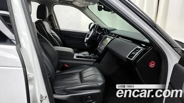 Land Rover Discovery 5 2019 — ფოტო 17/20