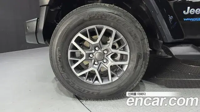 Jeep Wrangler 2021 — ფოტო 6/20