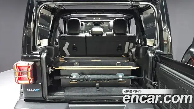 Jeep Wrangler 2021 — ფოტო 17/20