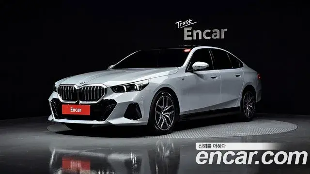 BMW 5 Series 2025 — Photo 1/20