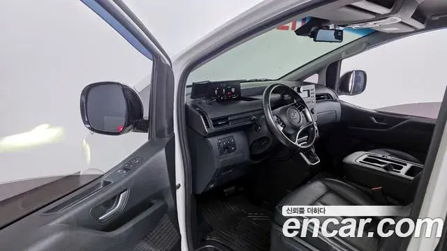 Hyundai Staria 2023 — Фото 10/20