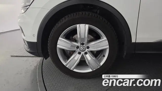 Volkswagen Tiguan 2020 — Photo 10/20