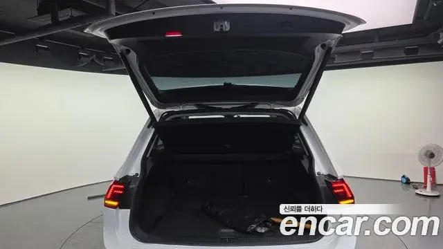 Volkswagen Tiguan 2020 — Photo 17/20
