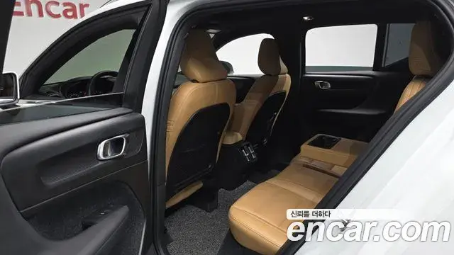 Volvo XC40 2020 — Фото 11/20