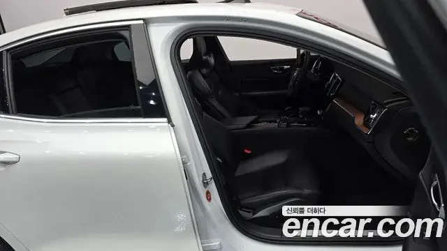 Volvo S60 2020 — Şəkil 19/30