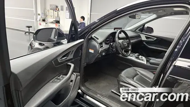 Audi Q7 2019 — Şəkil 9/20