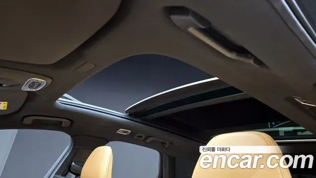 Volvo XC60 2021 — ფოტო 18/20