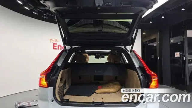 Volvo XC60 2021 — Фото 20/20