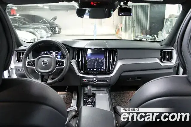 Volvo XC60 2021 — Şəkil 18/20