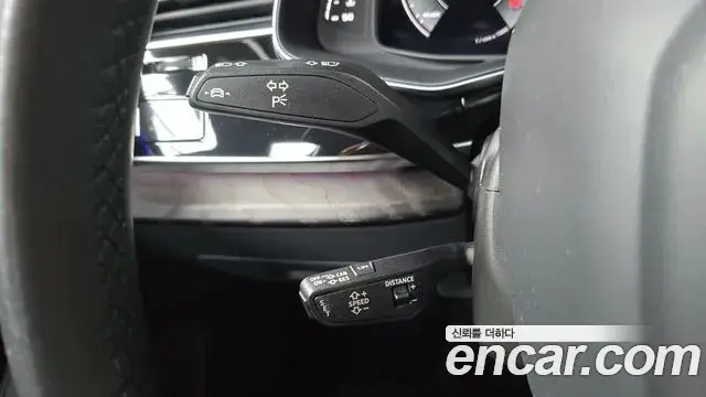 Audi Q7 2021 — Şəkil 11/32