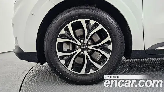 Kia Carnival 2023 — Фото 5/20
