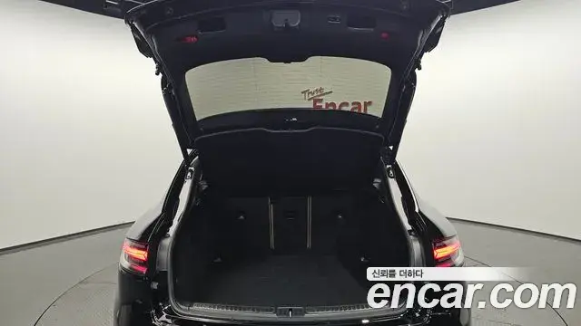 Porsche Macan 2022 — Photo 8/40