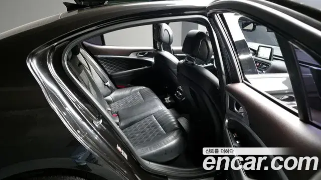 Genesis G70 2018 — Photo 9/20