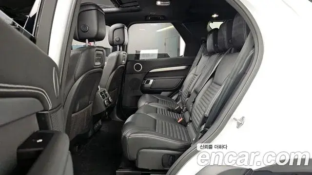 Land Rover Discovery 5 2022 — ფოტო 8/20