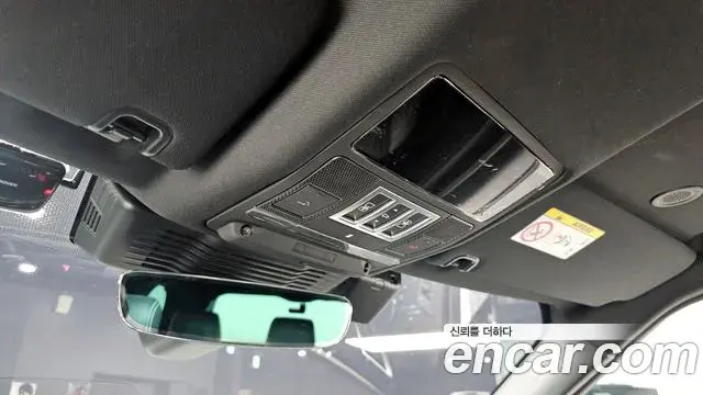Land Rover Discovery 5 2022 — ფოტო 5/20