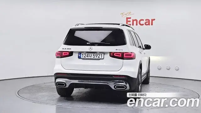 Mercedes-Benz GLB-Class 2021 — Şəkil 16/20