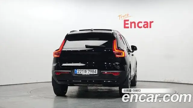 Volvo XC40 2025 — Фото 4/20