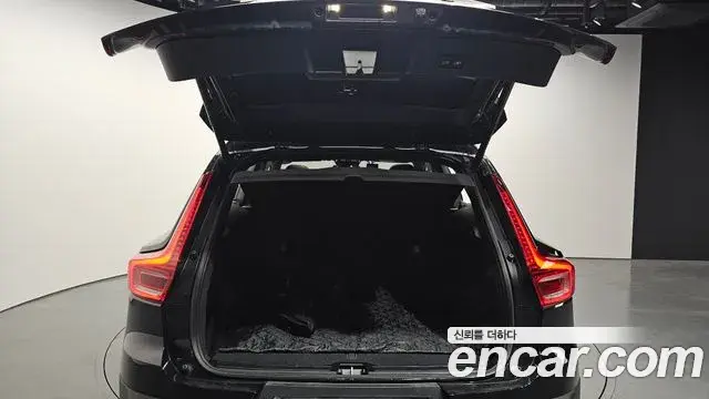 Volvo XC40 2025 — Фото 20/20