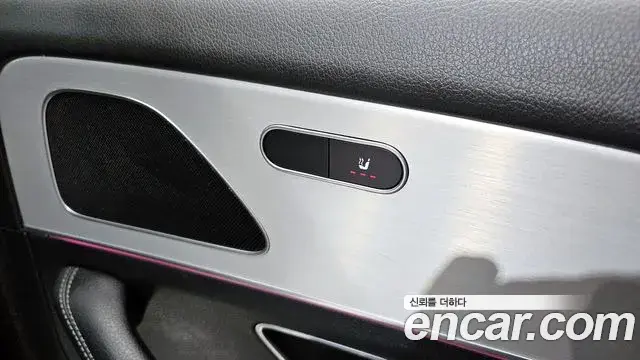 Mercedes-Benz GLE-Class 2020 — Photo 11/20