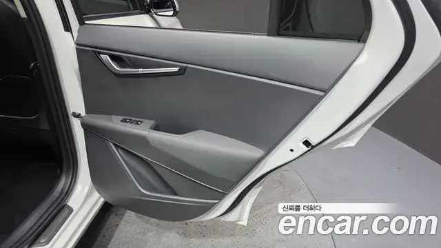 Kia Niro 2025 — Photo 18/32