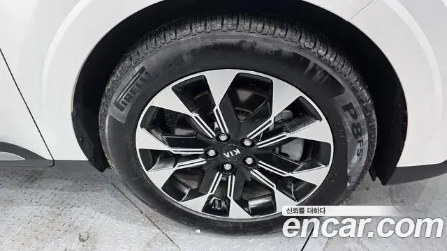 Kia Carnival 2020 — ფოტო 18/32