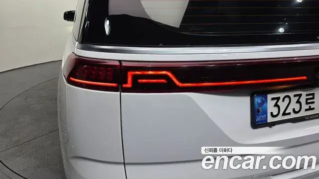 Kia Carnival 2020 — ფოტო 25/32
