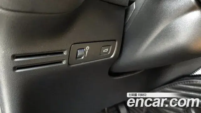 Volvo XC40 2020 — Photo 13/34