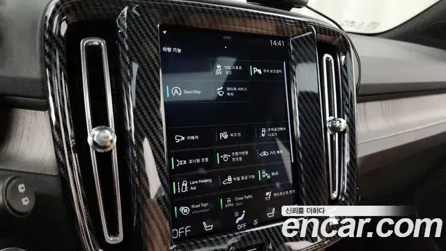 Volvo XC40 2020 — Photo 22/34