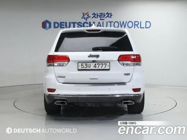 Jeep Grand Cherokee 2018 — Şəkil 12/20