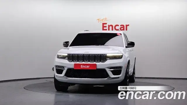 Jeep Grand Cherokee 2022 — Şəkil 18/33