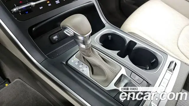 Kia Carnival 2022 — Photo 9/20