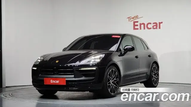 Porsche Macan 2022 — Photo 1/33