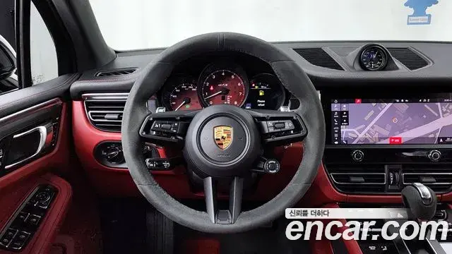 Porsche Macan 2022 — Photo 22/33