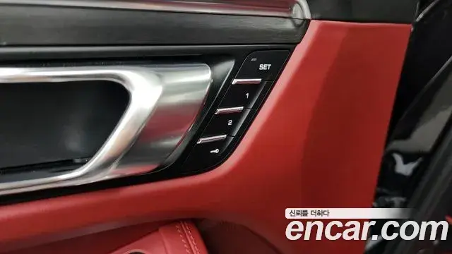 Porsche Macan 2022 — Photo 3/33