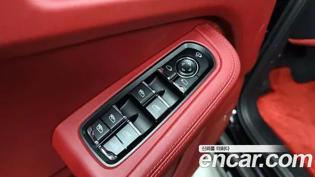 Porsche Macan 2022 — Photo 9/33