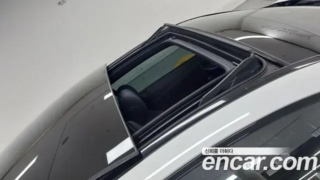 Mercedes-Benz E-Class 2023 — ფოტო 15/20