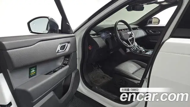 Land Rover Range Rover Velar 2023 — ფოტო 16/36