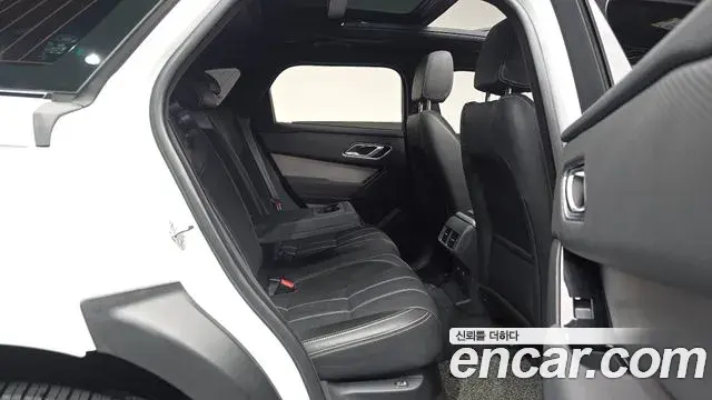 Land Rover Range Rover Velar 2023 — ფოტო 35/36