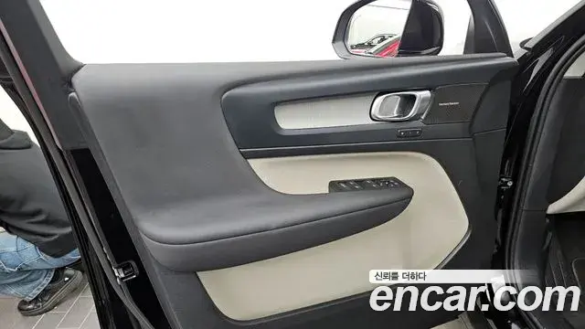 Volvo XC40 2024 — Şəkil 8/31